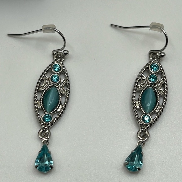 𝅺windsor Aquamarine Crystals and Silver Toned Earrings Pierced Boho‎ Chic NIB - Picture 2 of 3